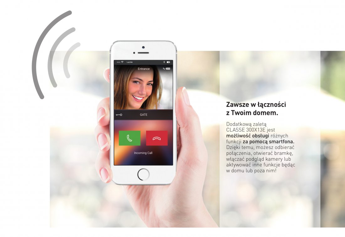 Nowy wideodomofon Smart Wi-Fi umożliwia obsługę funkcji systemu przy użyciu powiązanego z nim smartfona.