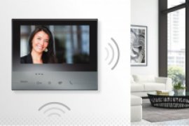 Nowy wideodomofon Smart Wi-Fi umożliwia obsługę funkcji systemu przy użyciu powiązanego z nim smartfona